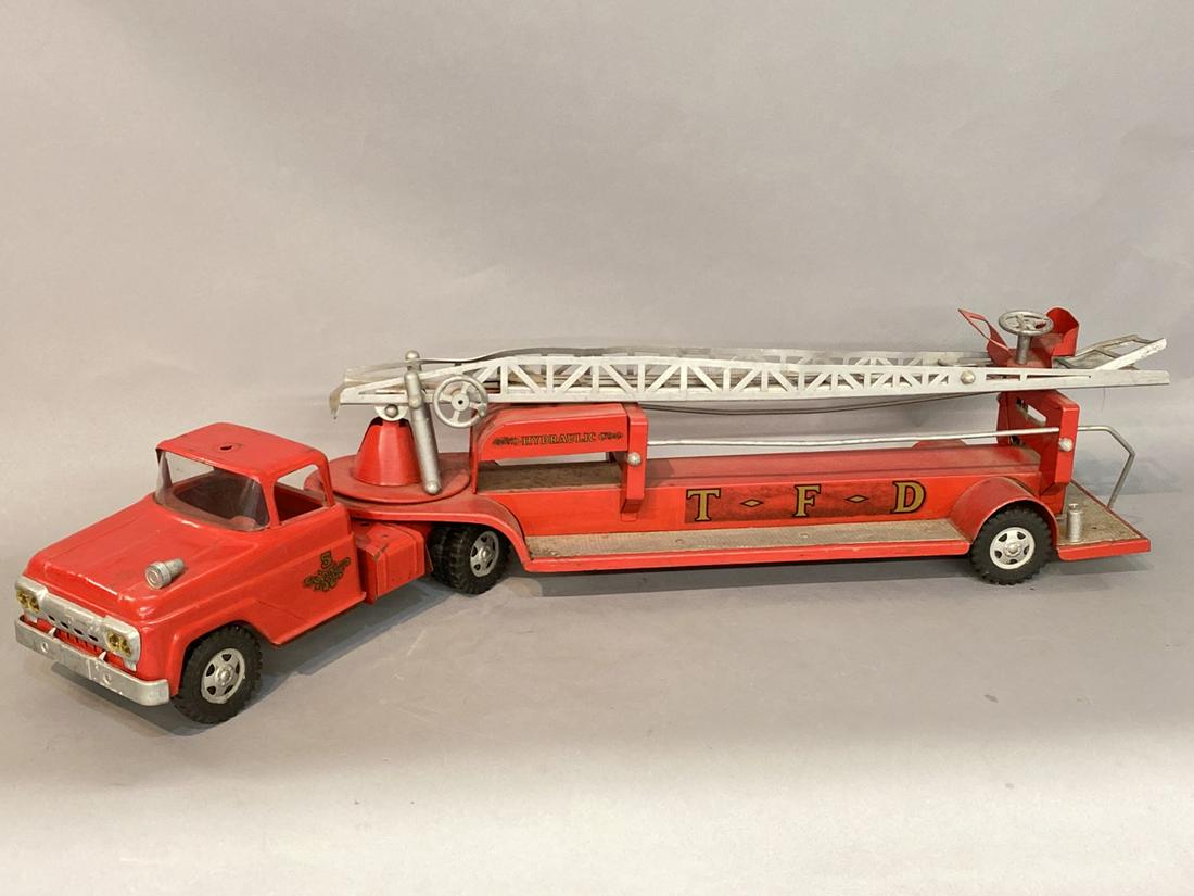 Vintage Tonka Fire Ladder Truck (1 of 5)