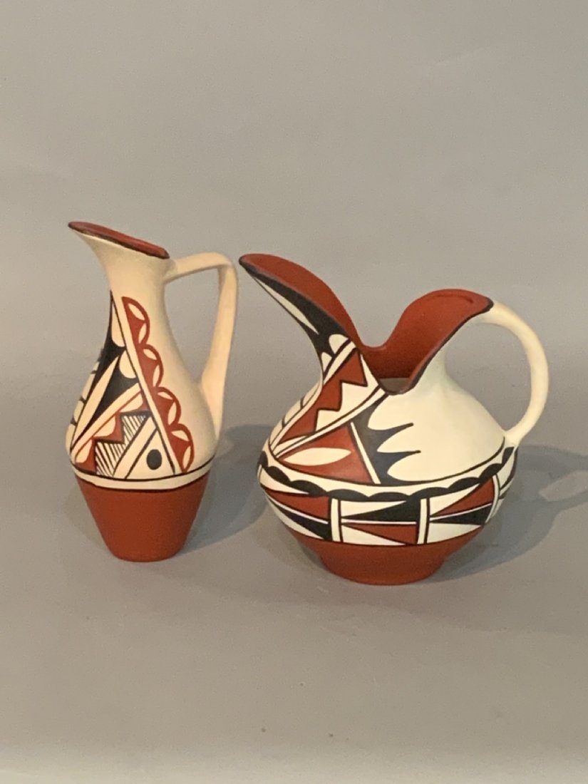 Suazy, Two Indian pottery vessels. (1 of 2)