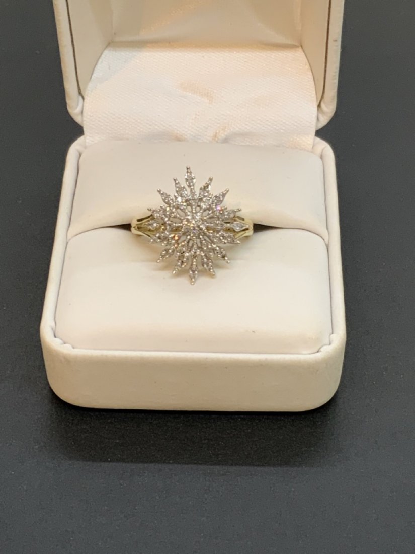10K Gold Diamond Starburst Ring: 10K y.g. diamond starburst ring. Size 7 Total weight: 3 grams