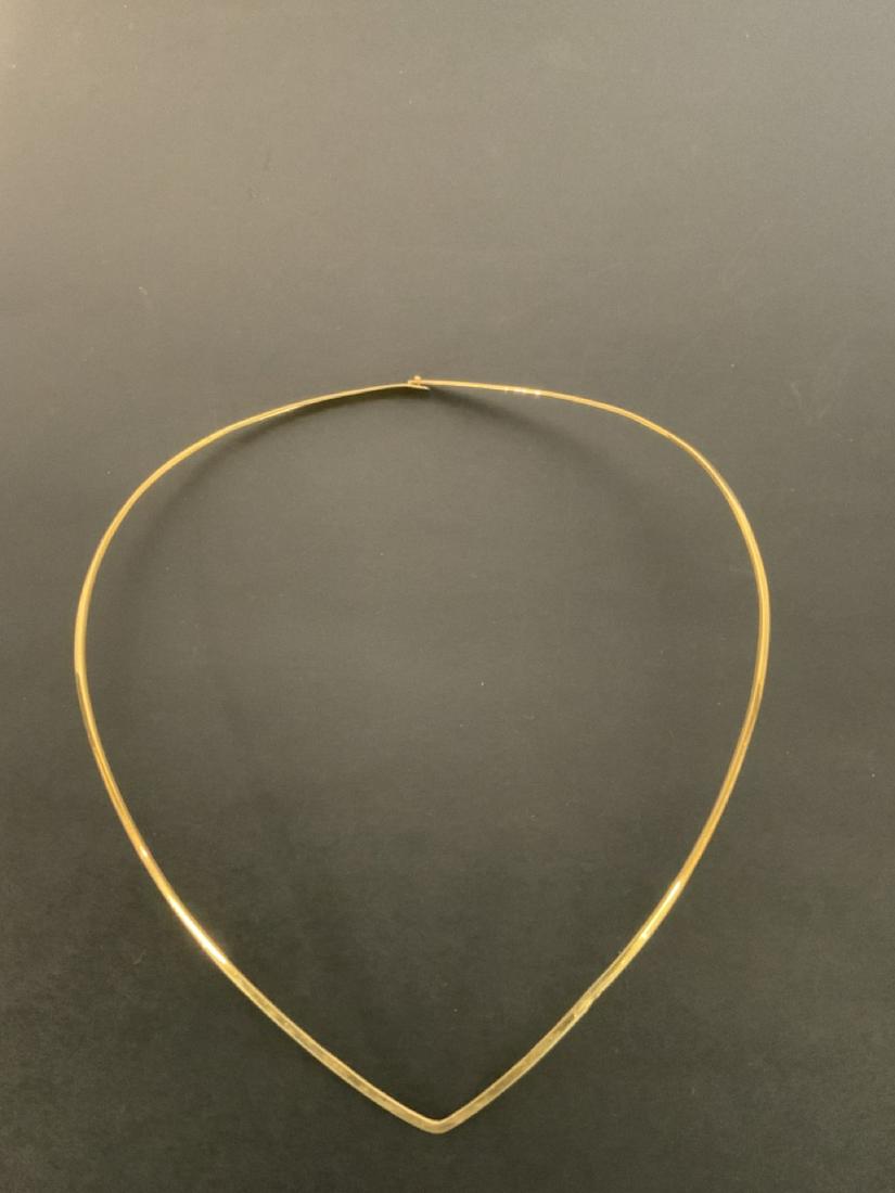 18k Gold Choker Necklace: 18k (750) yellow gold choker necklace. Slightlly dented.Total weight: 10.9 grams