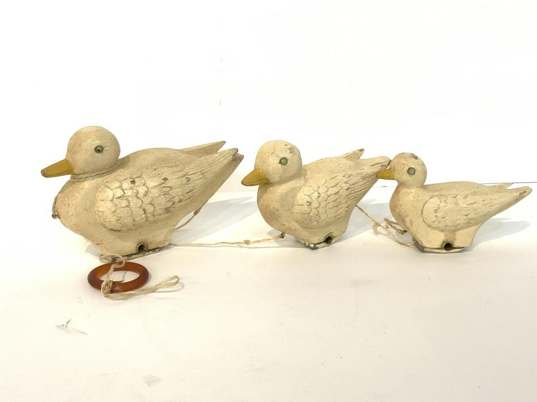 Vintage American Carved Wood Duck Decoys Pull Toy: Vintage Americana carved wood duck decoy pull toy. Note jadeite inset glass eyes. Dimensions: 4"h X 6"L X 3"d (leading mother duck)