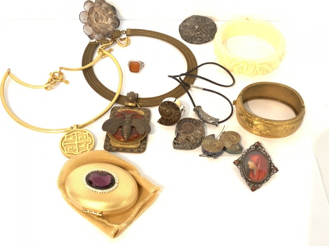Assorted Vintage Costume Jewelry Group (1 of 4)