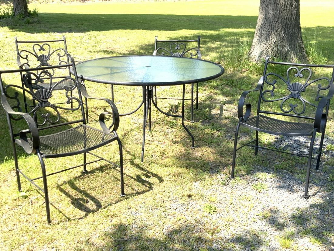 Ornate Garden Outdoor Table w/ 4 Chairs (1 of 3)