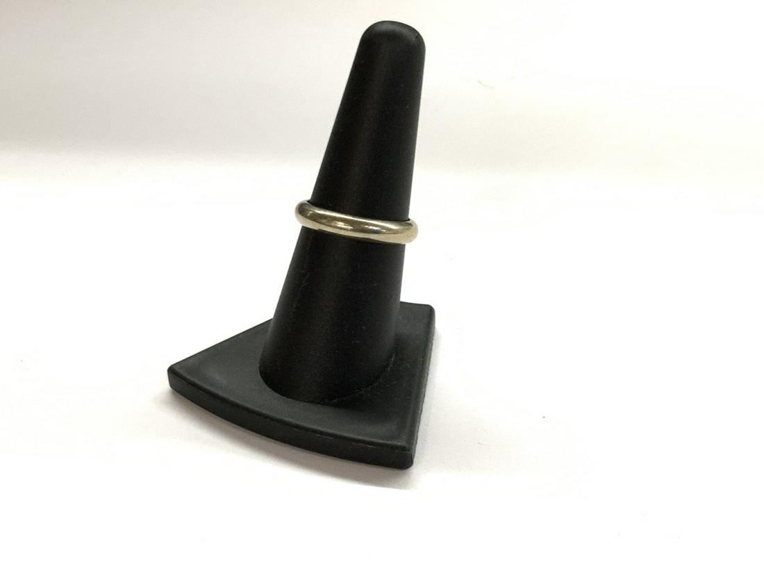 14k White Gold Wedding Band: 14k white gold wedding band. Ring size 9. Total weight: 4.29 grams