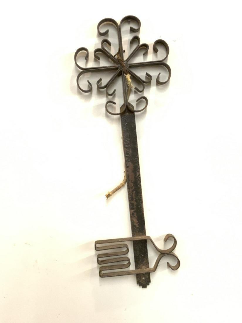 Wrought Iron Skeleton Key Trade Sign Decoration (1 of 3)