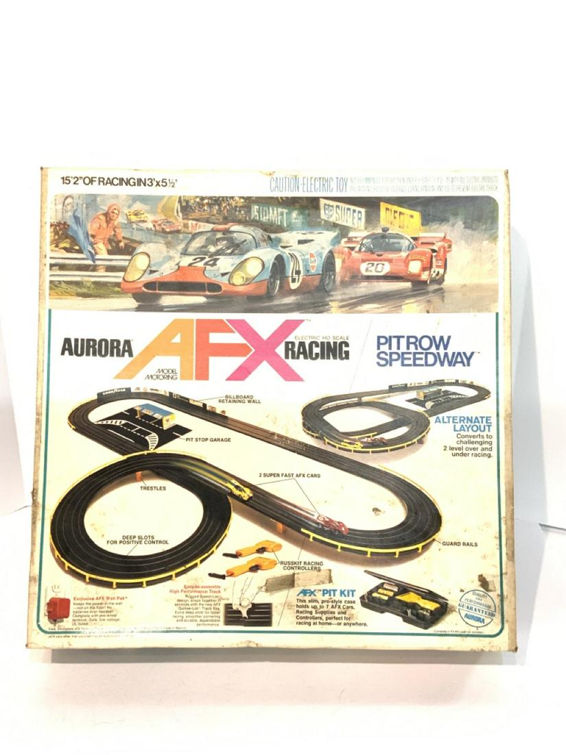 Vintage Aurora AFX Racing Slot Car Set (1 of 8)