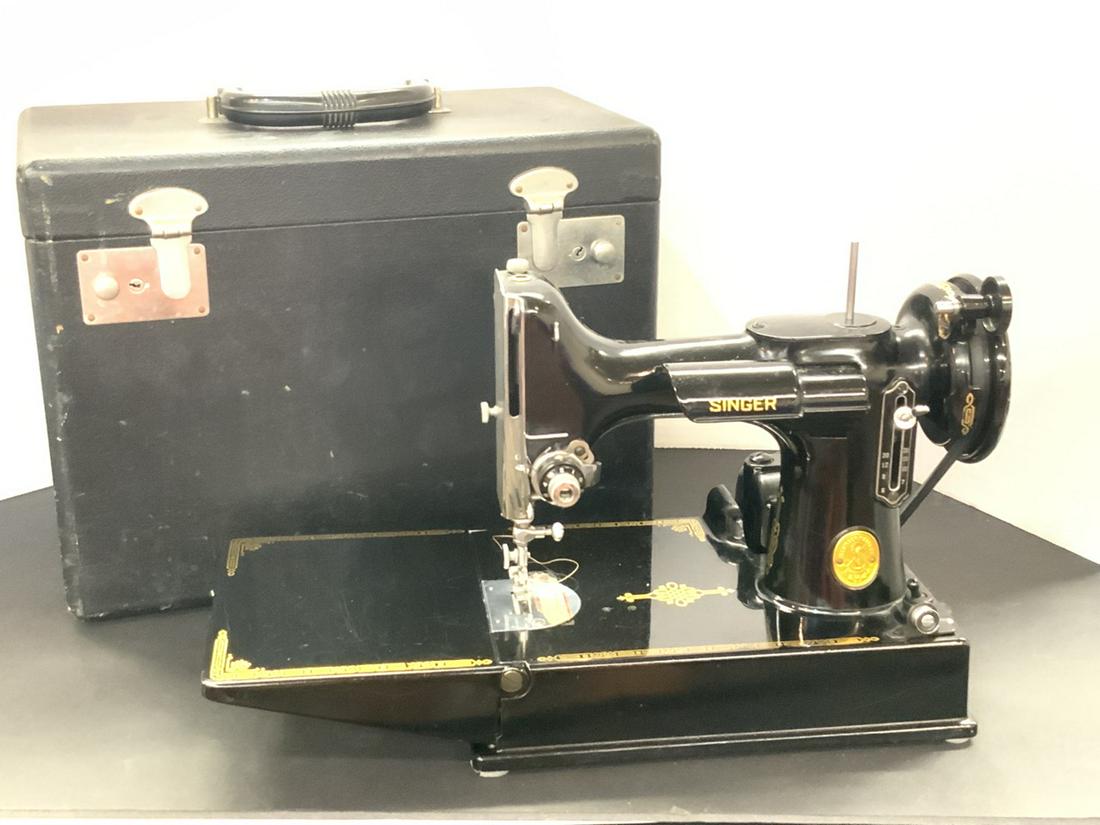 Vintage Singer Featherweight Sewing Machine (1 of 5)