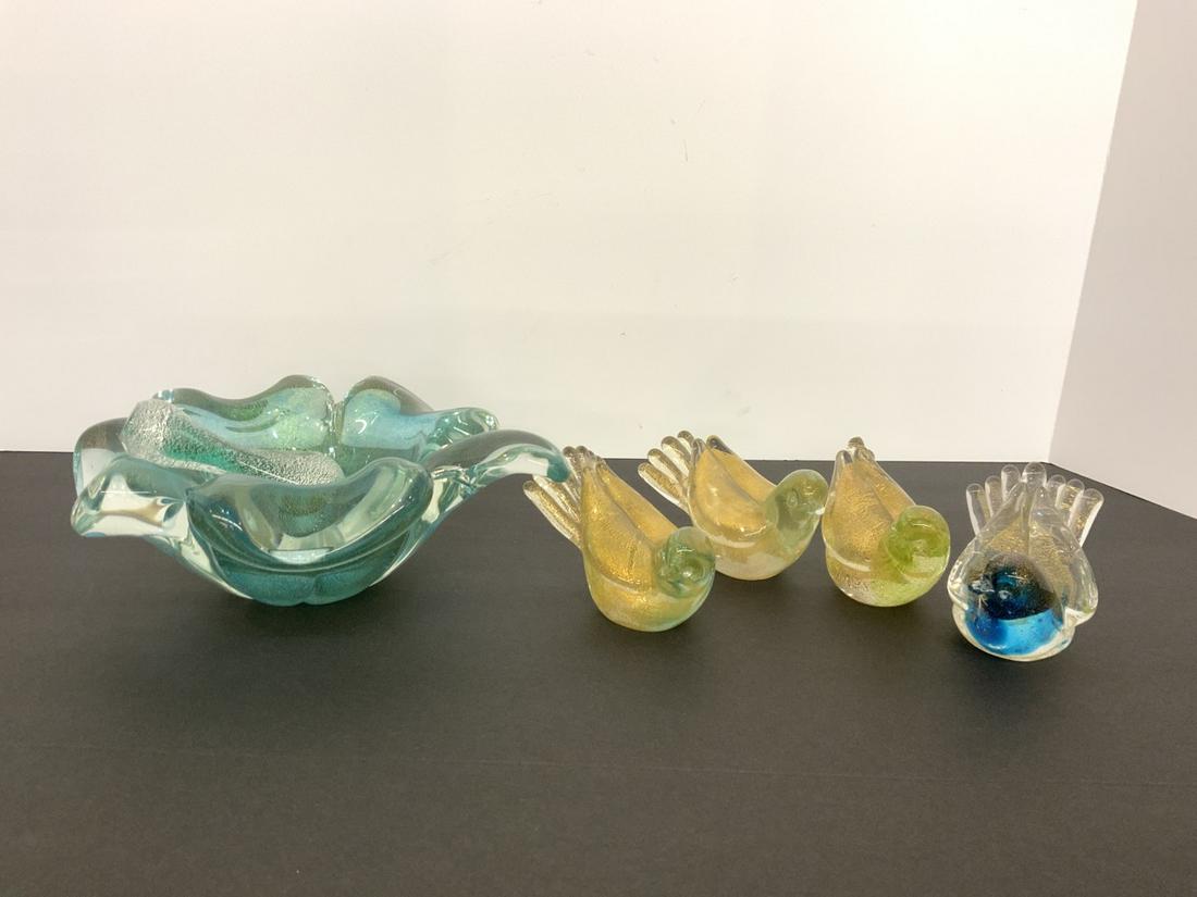 Murano Gold Fleck Mortar w/ Pestle And Birds: Murano gold fleck vintage glass mortar and pestle and birds. Murano bowl is 7" diameter. One bird has chipped wing.