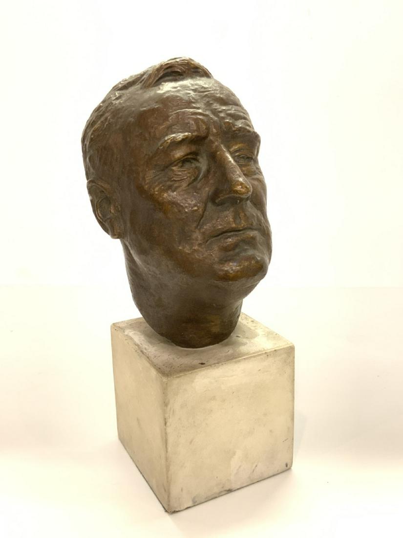 Jo Davidson (1883-1952) FDR Bronze Bust: Jo Davidson (1883-1952) Franklin Delano Roosevelt Bronze Bust Dimensions: 9.5” Tall