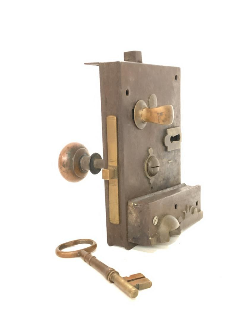 19th c. Antique Door Lock w/ Brass Skeleton Key: Carpenter & Co. 19th c. Door Lock w/ Key. Carpenter's Patent "Atentees" Dimensions: 8" X 6 1/2"
