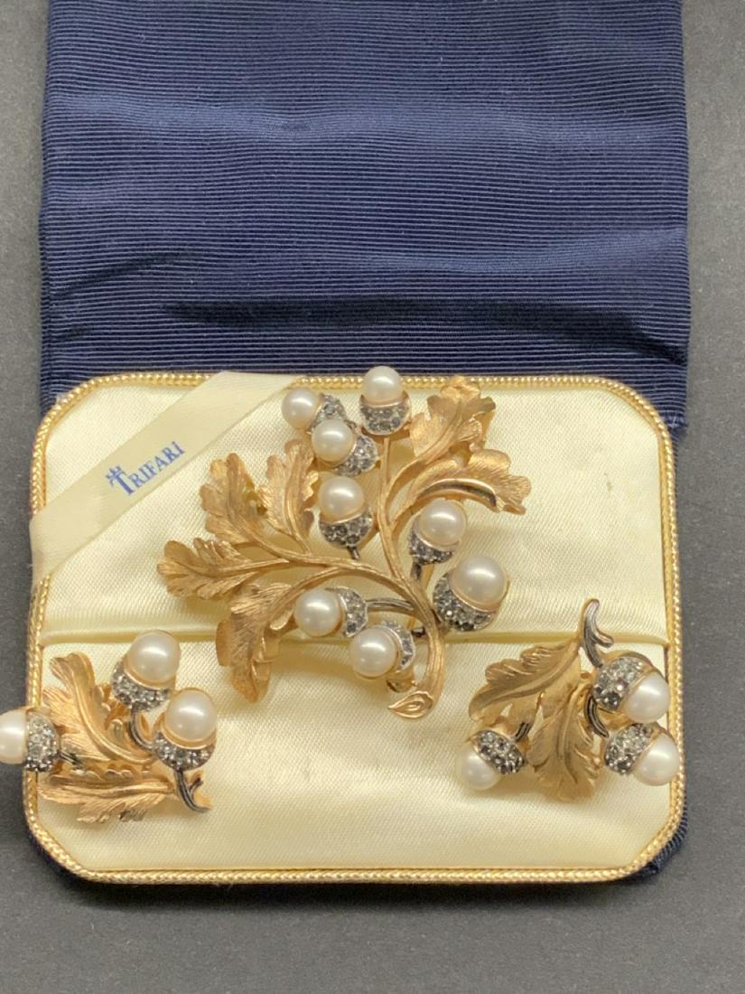 1950's Trifari Acorn Parure Set (1 of 3)