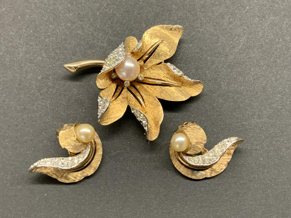 Boucher brooch deals