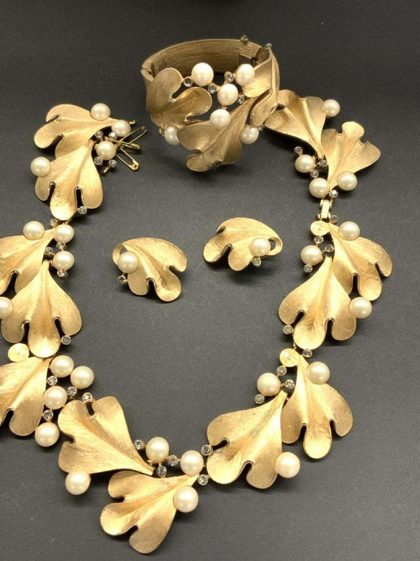 Vintage Trifari Parure Set (1 of 6)