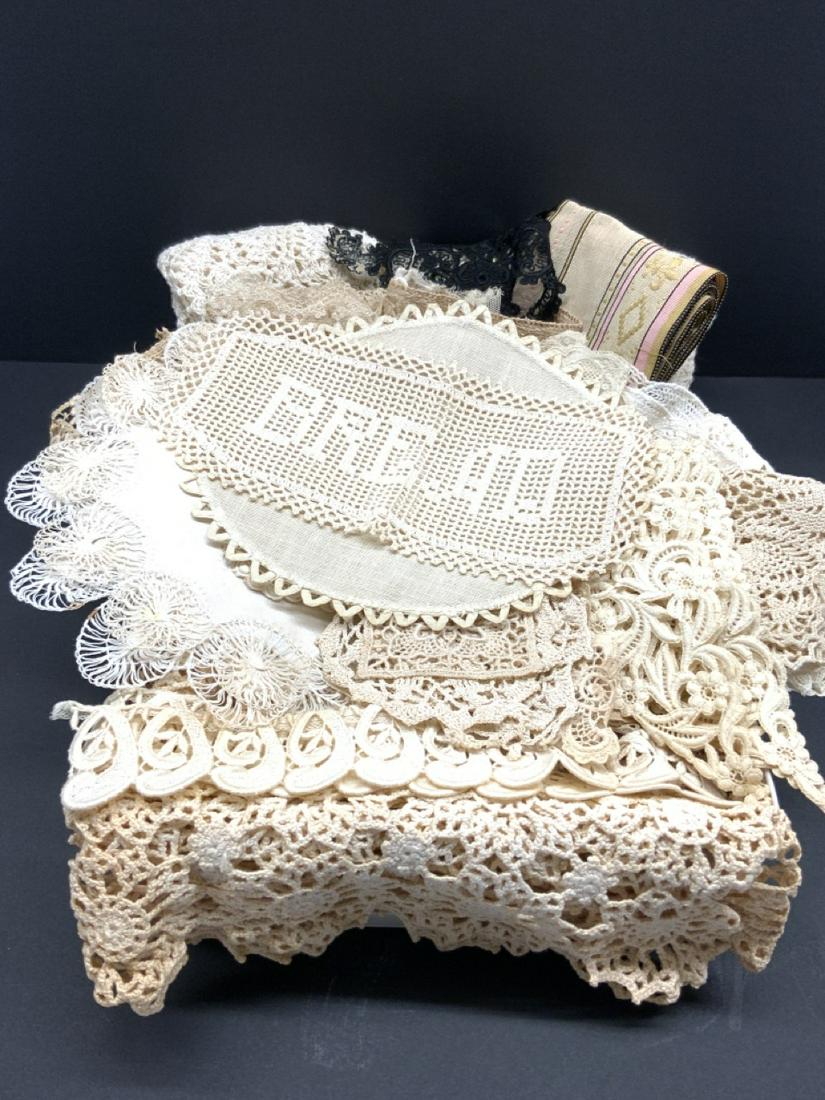 Vintage Linen Lot: Vintage crocheted doily group
