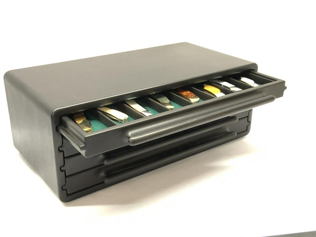 Custom Edward Wohl Ebony Wood Locking Knife Case: Exceptional custom made locking ebony wood knife case. Designed by Edward Wohl. Four lined drawers with dovetail construction. Locking mechanism at rear side. Very rare. Paperwork included. Knives dis