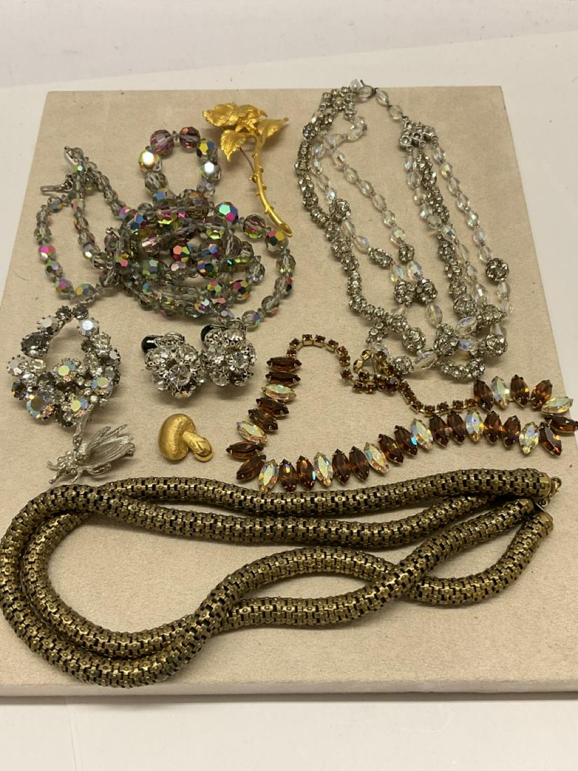Estate Vintage Costume Jewerly Group: Vintage Costume jewelry group. Joseff Hollywood, Austrian crystal, Hattie Carnegie, Trifari etc.