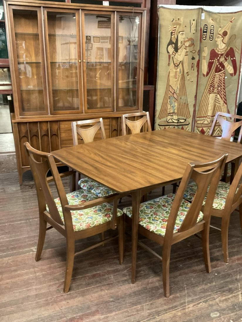 Kent Coffey, Perspecta Mid Century Modern Dining Room Set: Kent Coffey, Perspecta Mid Century Modern Dining Room Set. Dining Room table with one leaf original pads and six (6) chairs. Lighted breakfront hutch cabinet. Very good condition with minor wear inclu