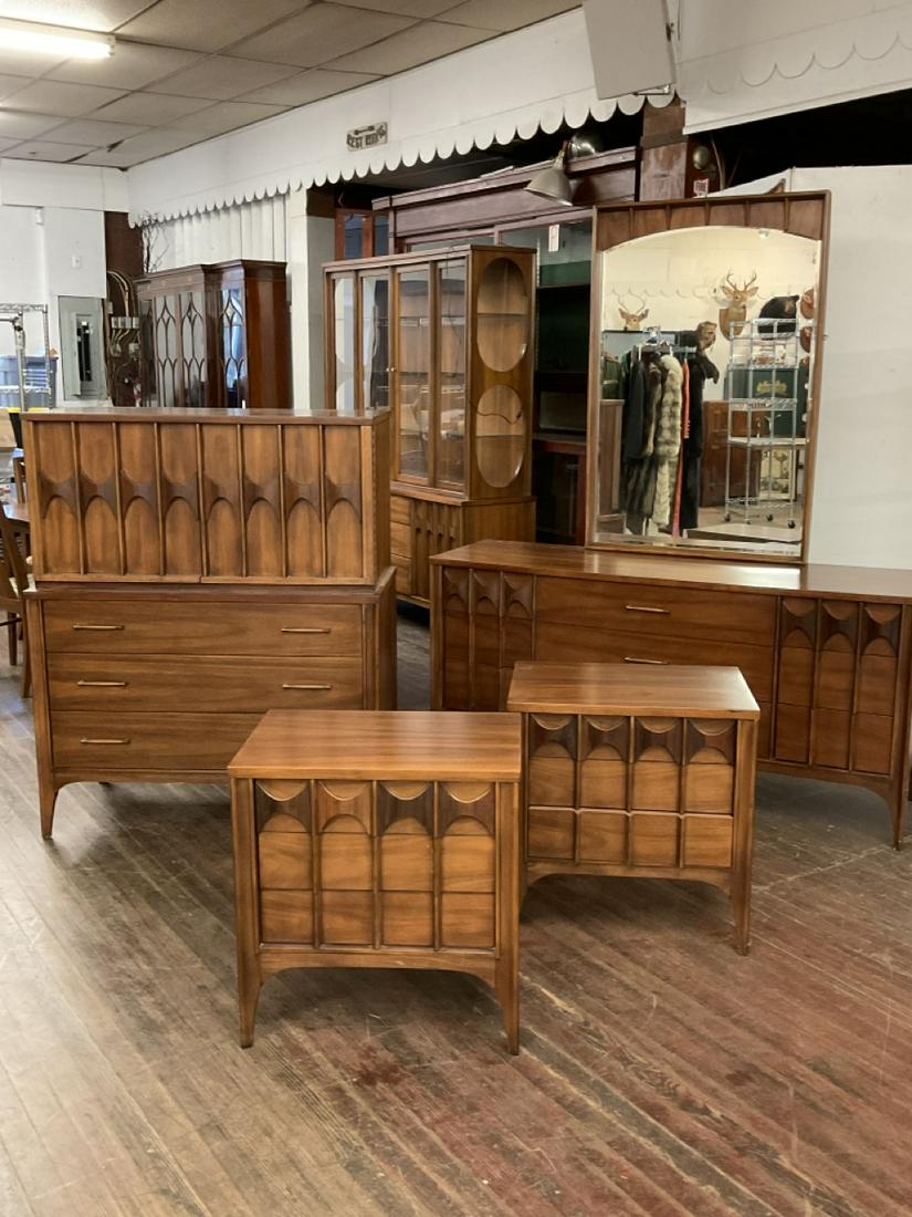 Kent Coffey, Perspecta Mid Century Modern Bedroom Set: Kent Coffey, Perspecta Bedroom Set. Dresser with mirror, bureau, two night stands and two twin headboards. Very good condition.