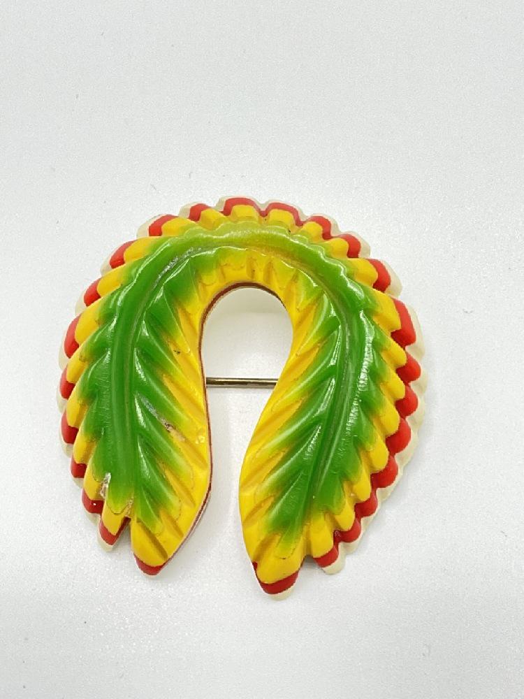 Vintage Laminated 4 Color Bakelite Horseshoe Wreath (1 of 4)