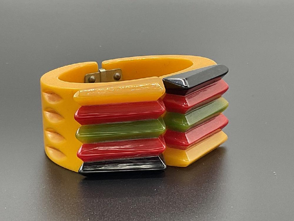 Rare Philadelphia Bakelite Clamper Bracelet (1 of 12)