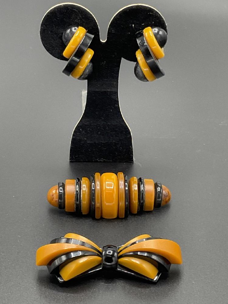 Three (3) Black, Butterscotch And Caramel Bakelite Jewelry (1 of 7)