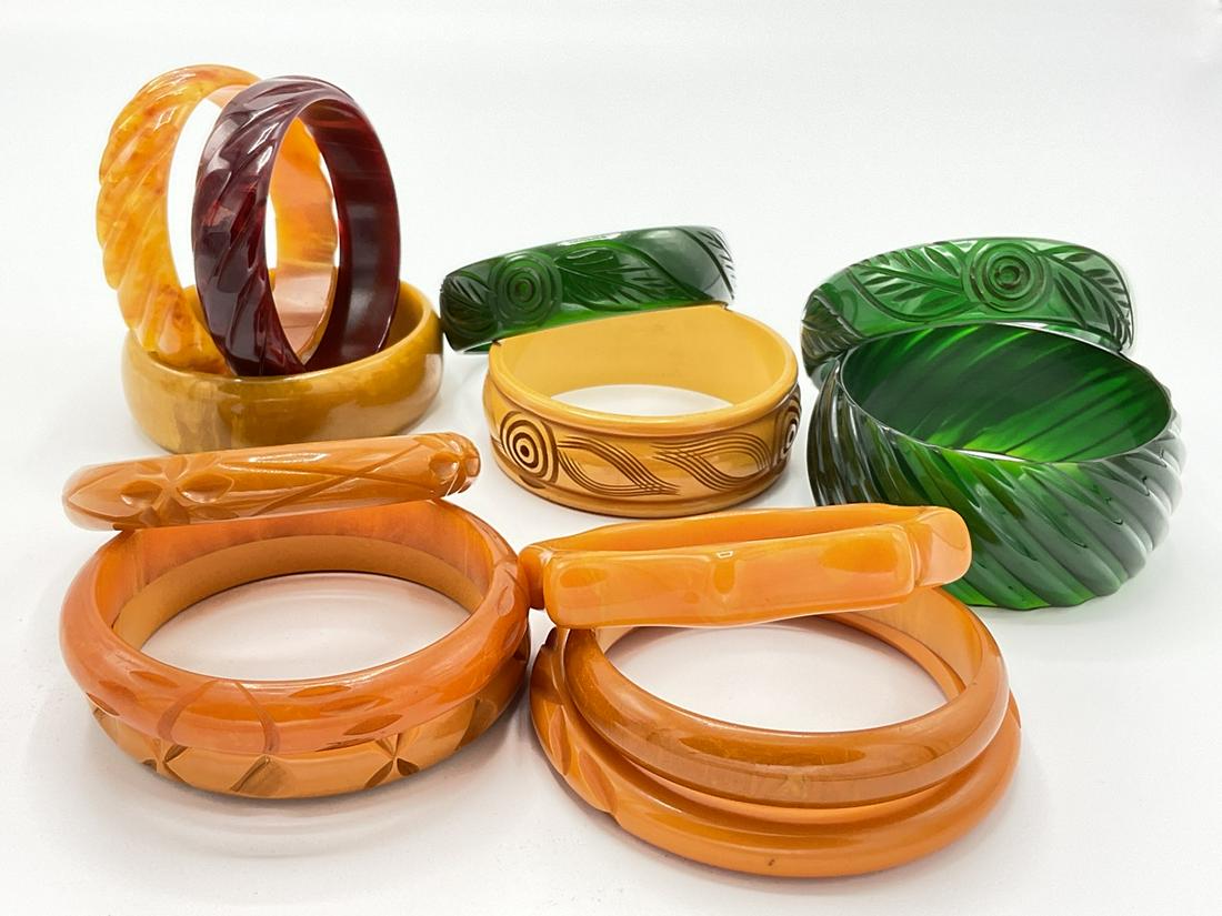 Thirteen (13) Vintage Bakelite Butterscotch/Pumpkin Bangles (1 of 6)