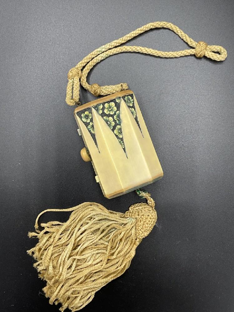 French Ivory And Green Bakelite Compact (1 of 5)