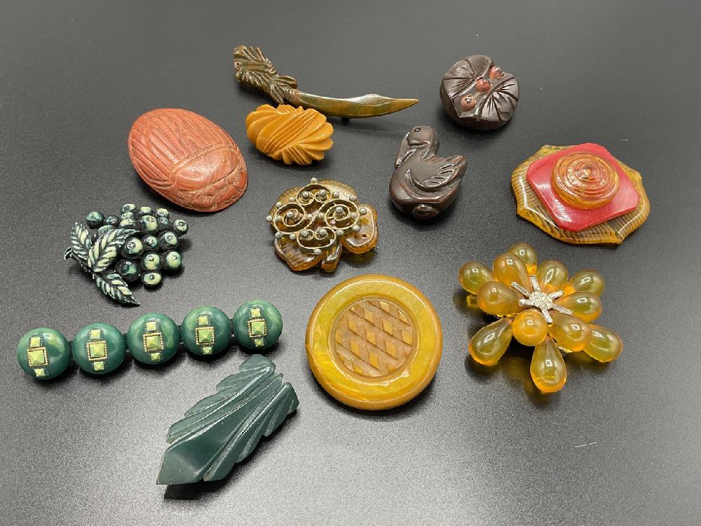 Twelve (12) Bakelite Pins/Brooches (1 of 5)