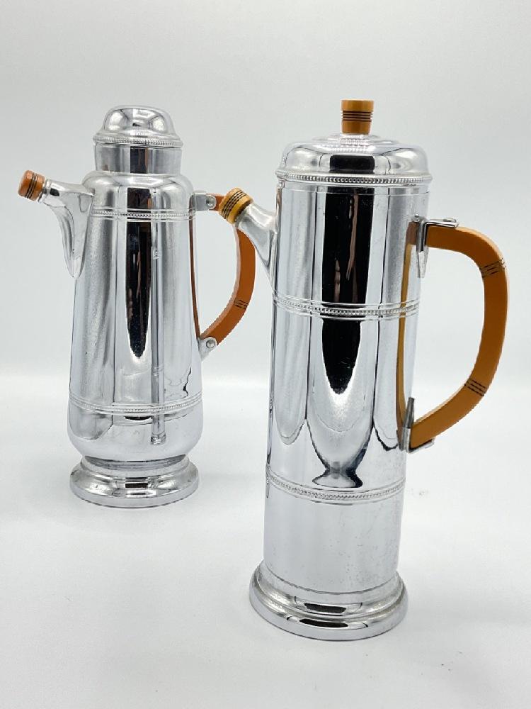 Two (2) Faber Bros. Chrome And Bakelite Cocktail Shakers (1 of 4)