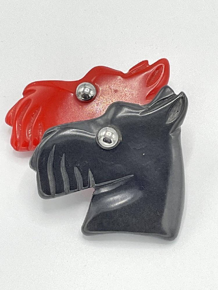 Large  Vintage Bakelite Scotty Dog Brooch (1 of 3)