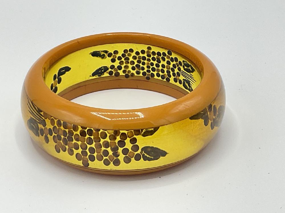 Reverse Carved Apple Juice And Butterscotch Bakelite Bangle Bracelet (1 of 4)