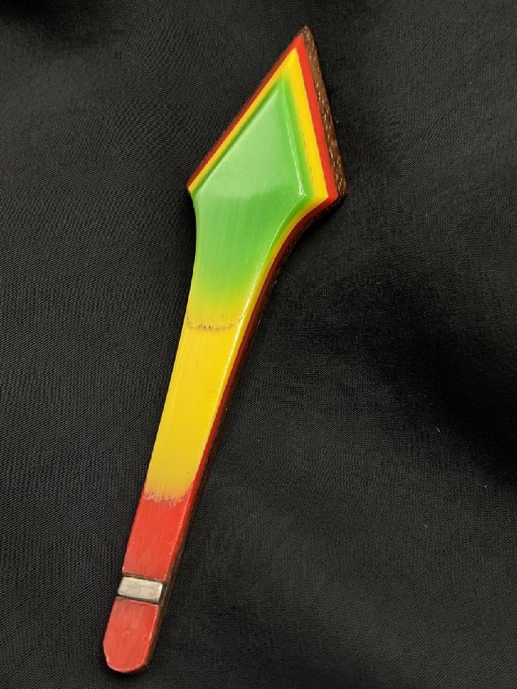 Laminate Bakelite And Wood Arrow Pin (1 of 4)