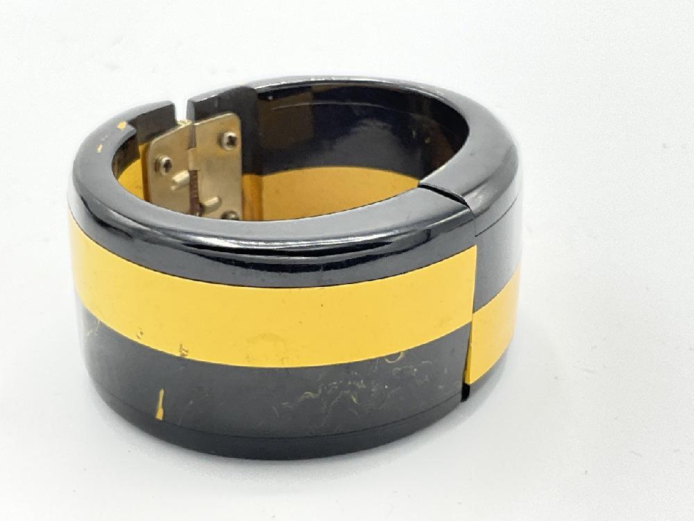 Art Deco Black And Butterscotch Bakelite Clamper Bracelet (1 of 5)