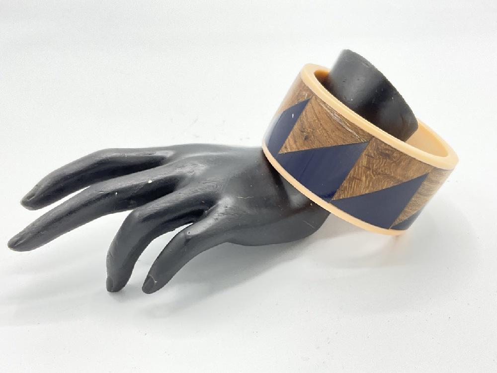 Bakelite Geomettric Wood / Blue And Salmon Bangles: Vintage Salmon pink Bakelite bangle with geometric pattern with laminate blue bakelite and inlayed wood. Dimensions: 3” and 1 1/2” thickness