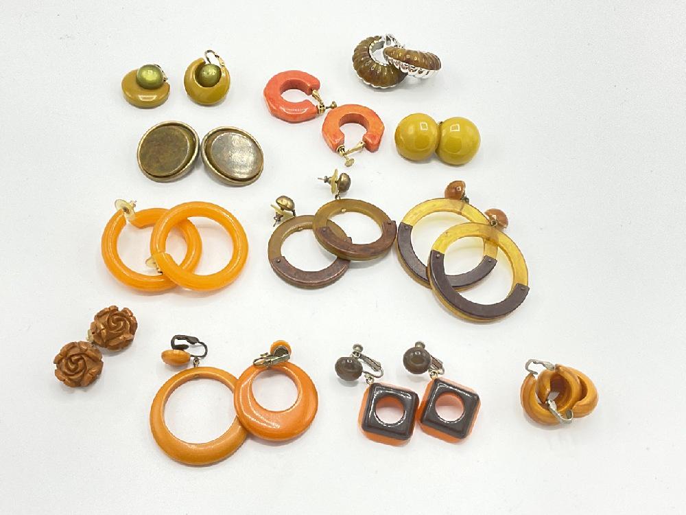 Twelve (12) Pairs Vintage Bakelite Earrings: Twelve (12) Pairs Vintage Bakelite Earrings.