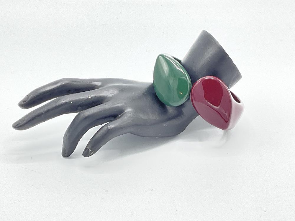 Art Deco Green/Red Bakelite Clamper Bracelet (1 of 5)