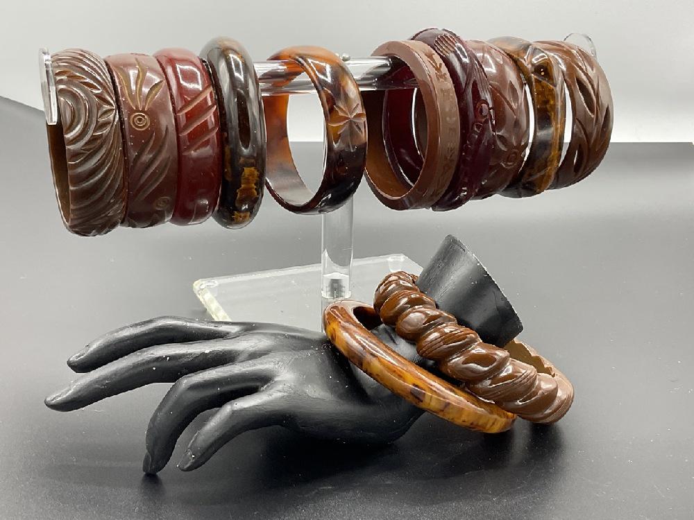 Twelve (12) Vintage  Bakelite Bangle Bracelets (1 of 7)