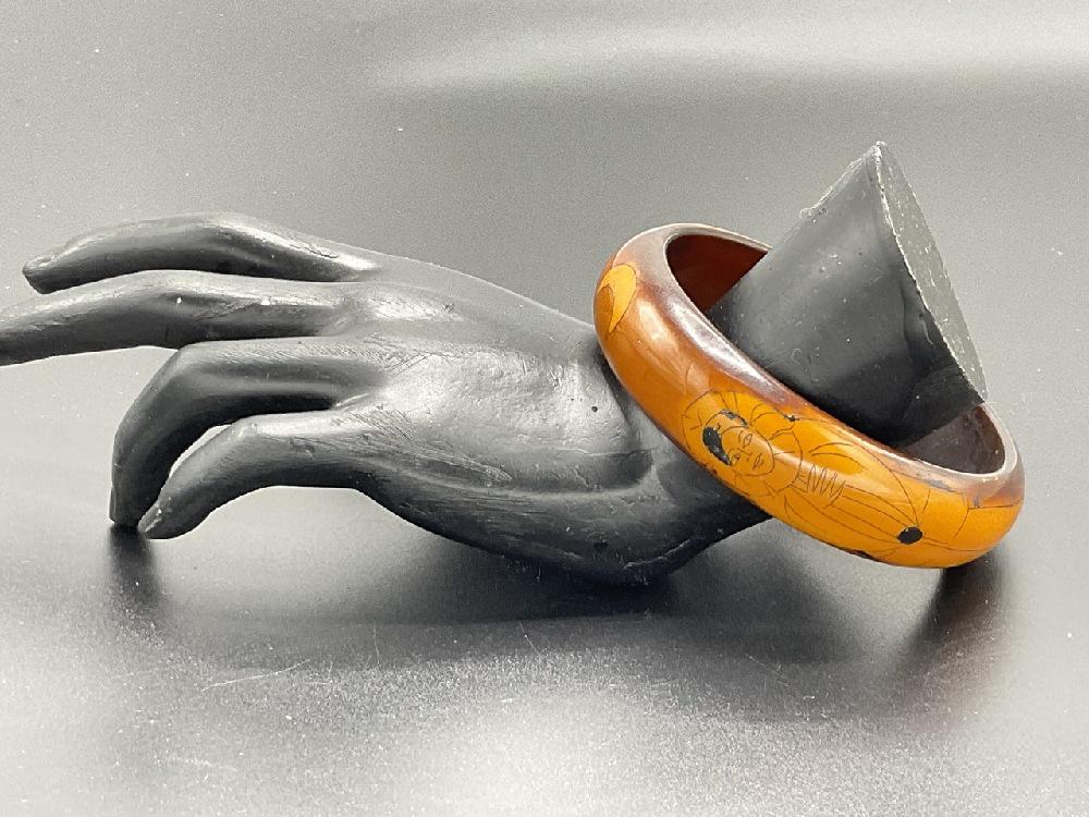 Vintage Caramel Bakelite Pierrot Bangle (1 of 4)