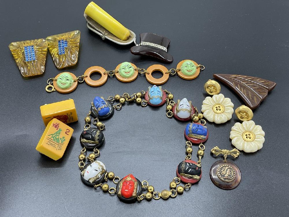 Compiled Vintage Plastic And Bakelite Jewelry (1 of 4)