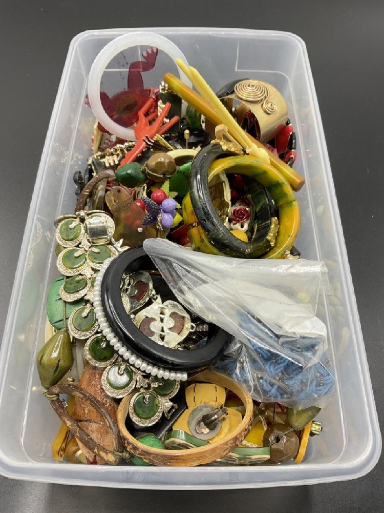 Compiled Damaged Bakelite And Contemporary Jewelry Lot (1 of 8)
