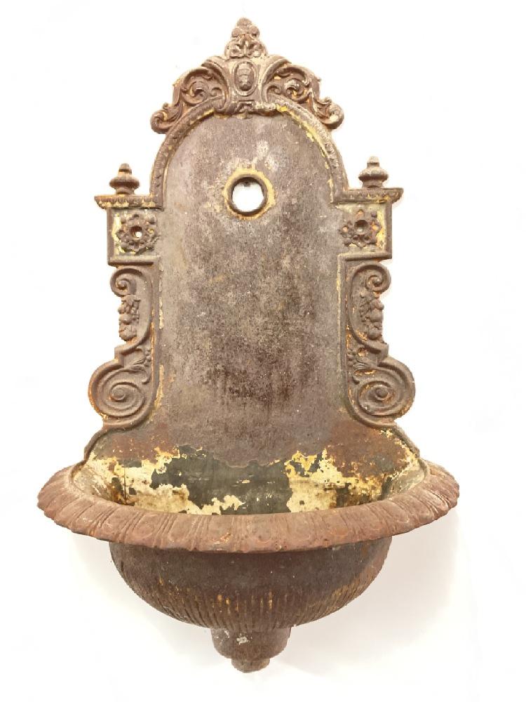 Victorian Cast Iron Wall Mount Fountain Basin (1 of 4)