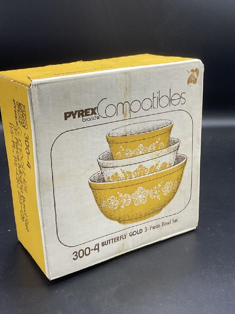 Sealed Pyrex Butterfly Gold Nesting Bowls (1 of 3)