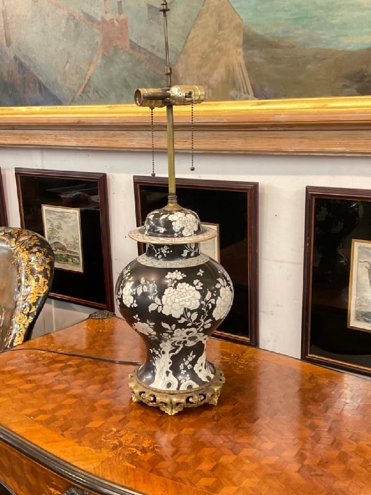 Antique Chinese Porcelain Converted Table Lamp (1 of 11)