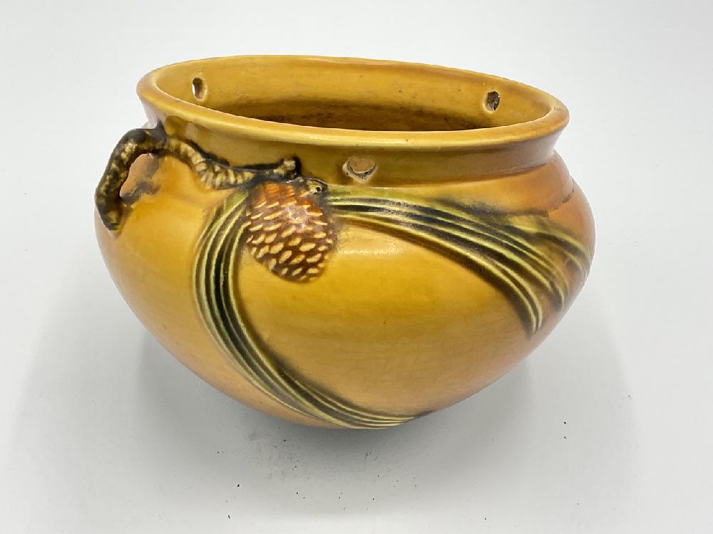 Roseville Pottery Hanging Basket (1 of 4)