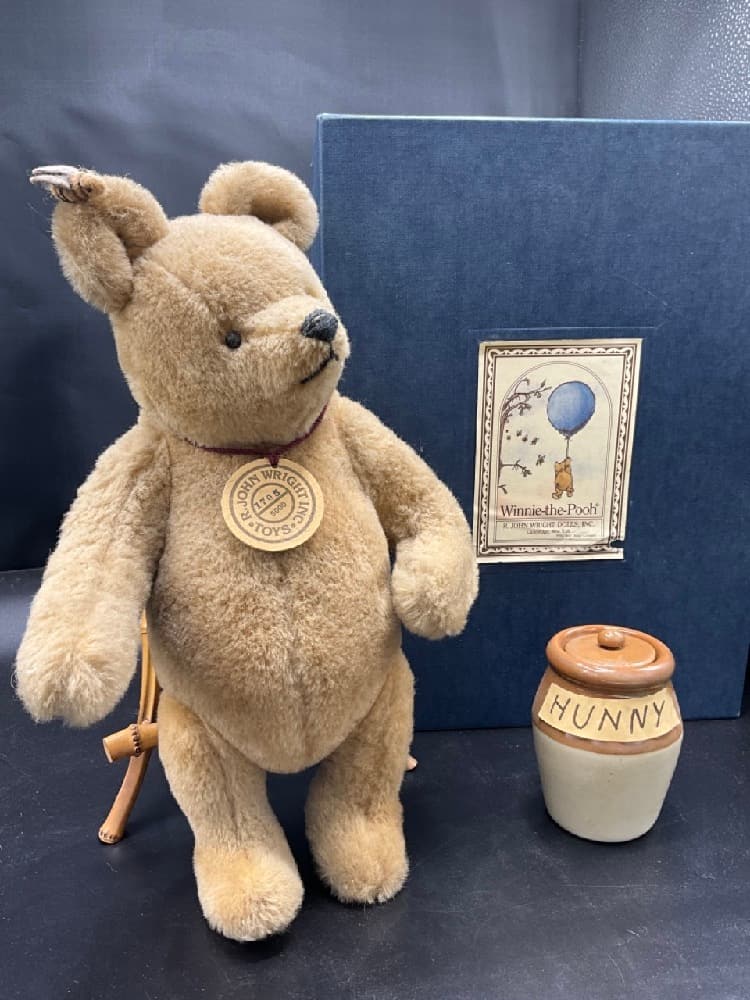 R.John Wright Dolls, Inc Winnie-the-Pooh: R.John Wright Dolls, Inc Winnie-the-Pooh with Original Box.Good Condition, Please See Preview Photographs.Dimensions: 14 1/2” H.