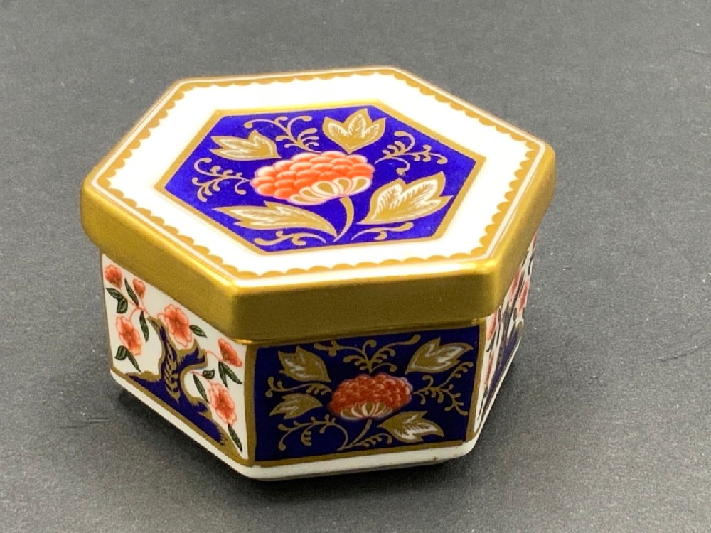 Royal Crown Derby Porcelain Old Imari Miniature Box (1 of 5)