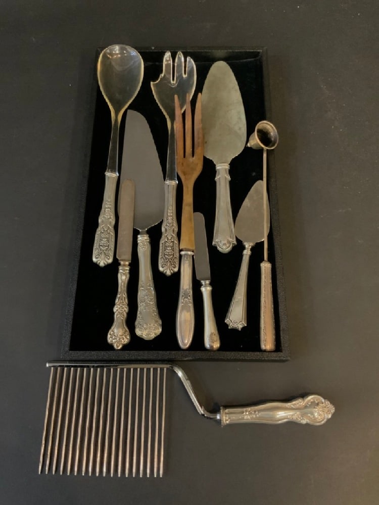 Compiled Weighted Silver Serving 10 Pieces: Compiled Weighted Silver Serving 10 Pieces, 20.78 Troy OzOverall Good Condition ( Salad Fork Damaged) Please See Preview Photographs