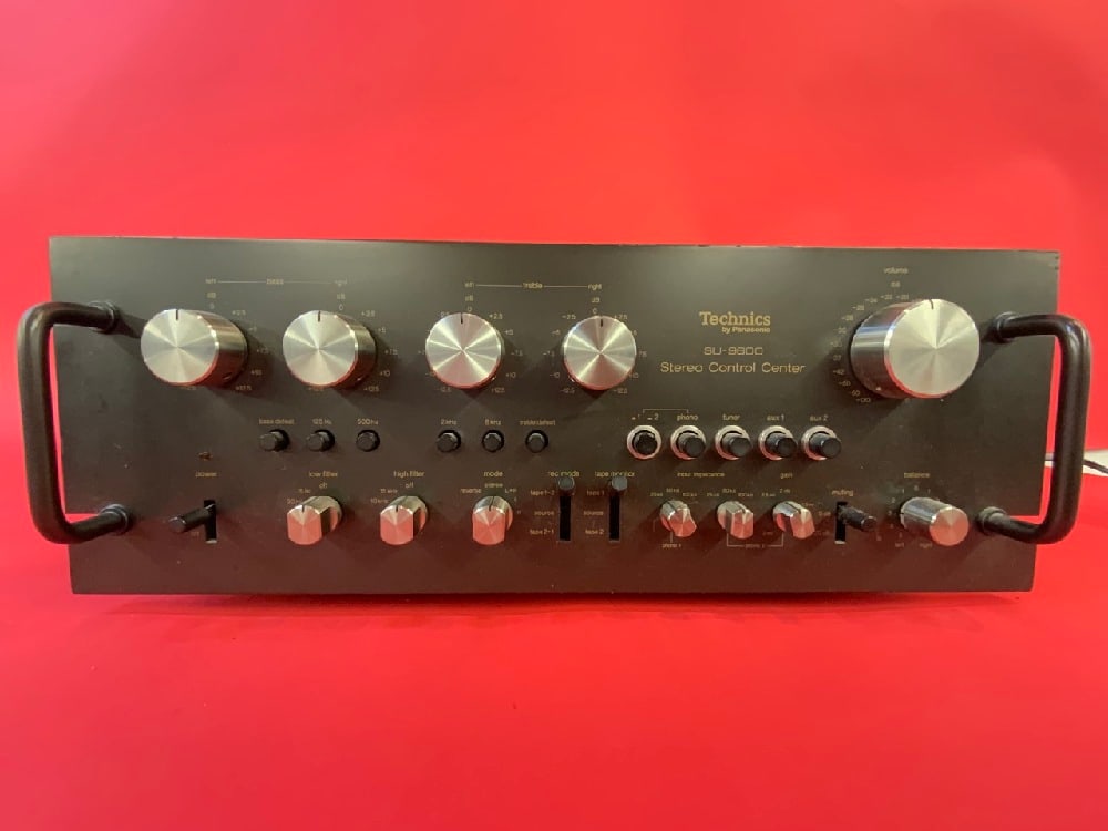 Technics by Panasonic SU-9600 Stereo Pre Amplifier: Technics by Panasonic SU-9600 Stereo Control Center Pre Amplifier. Dimensions:17 1/2” L x 13”D x 7”H , Weighs 23 lbs 4oz Good Condition, Please See Preview Photographs