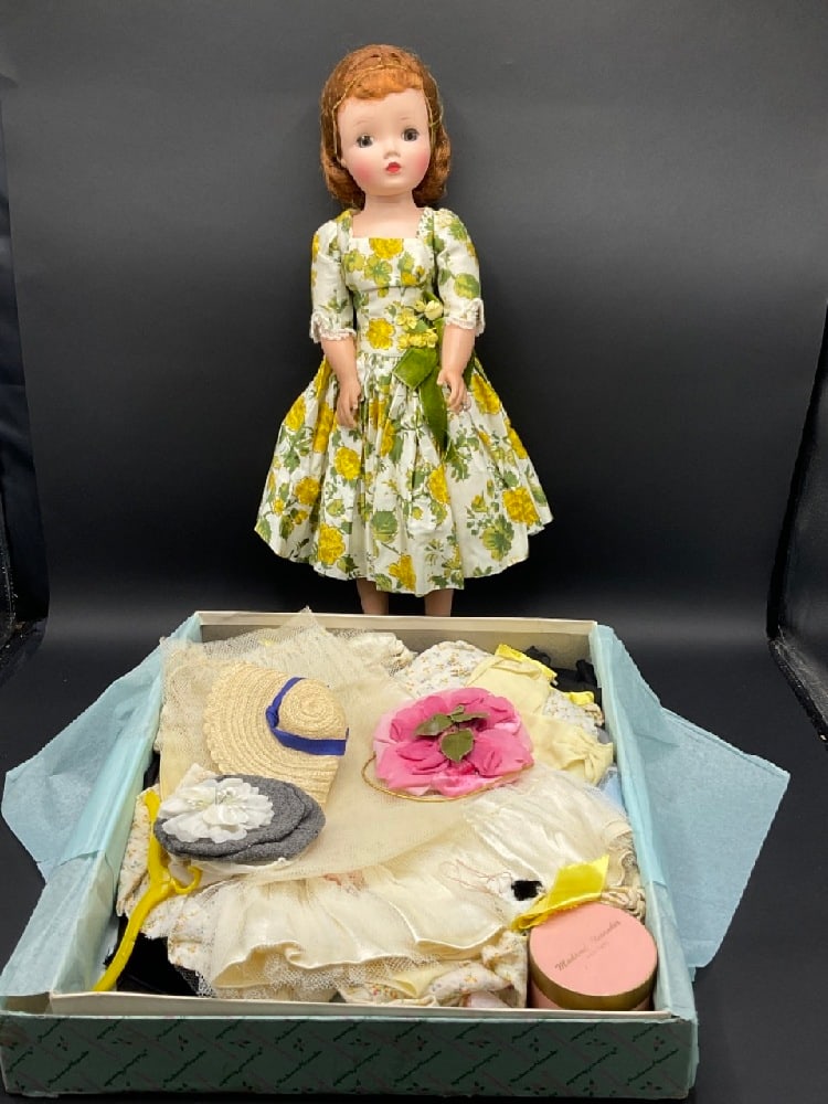 Madame Alexander Cissy Doll with Clothes: Madame Alexander Cissy Doll with Clothes. Nice vintage fashion dolls in pristine near mint condition. Please note one clump of eyelash is missing in right eye. Please see photograph preview.