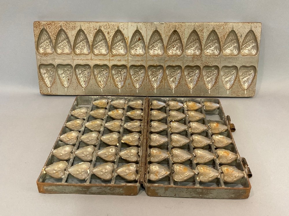 Two (2) Vintage Valentine Chocolate Candy Molds (1 of 4)